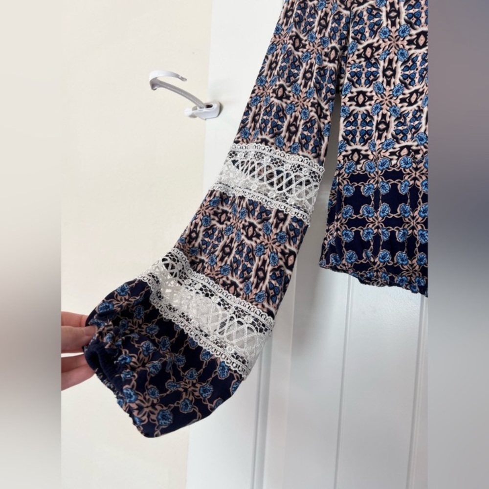 One Way Boho Spanish/Italian Tile Inspired Floral Royal Blue Print Lace Blouse - Picture 4 of 6